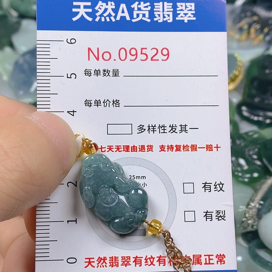 翡翠颈饰未镶嵌天然翡翠