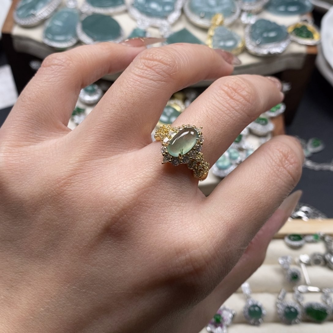 翡翠颈饰未镶嵌翡翠