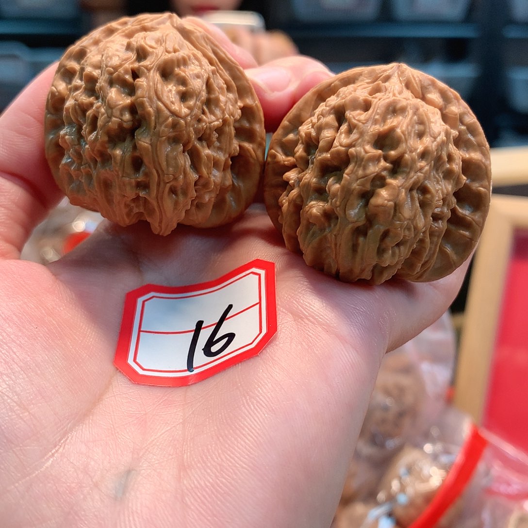 【闪购商品】文玩核桃吊坠白狮子 39尺