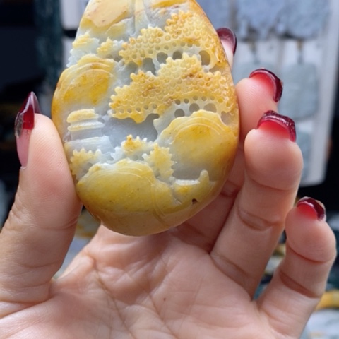 翡翠颈饰未镶嵌翡翠