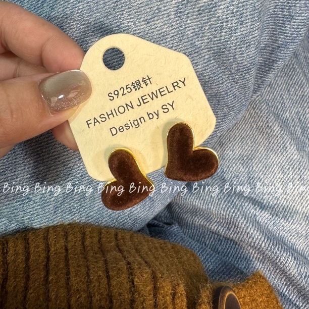 铜合金耳饰 一对洋气的丝绒桃心~美拉德咖色显白高定耳钉 A70