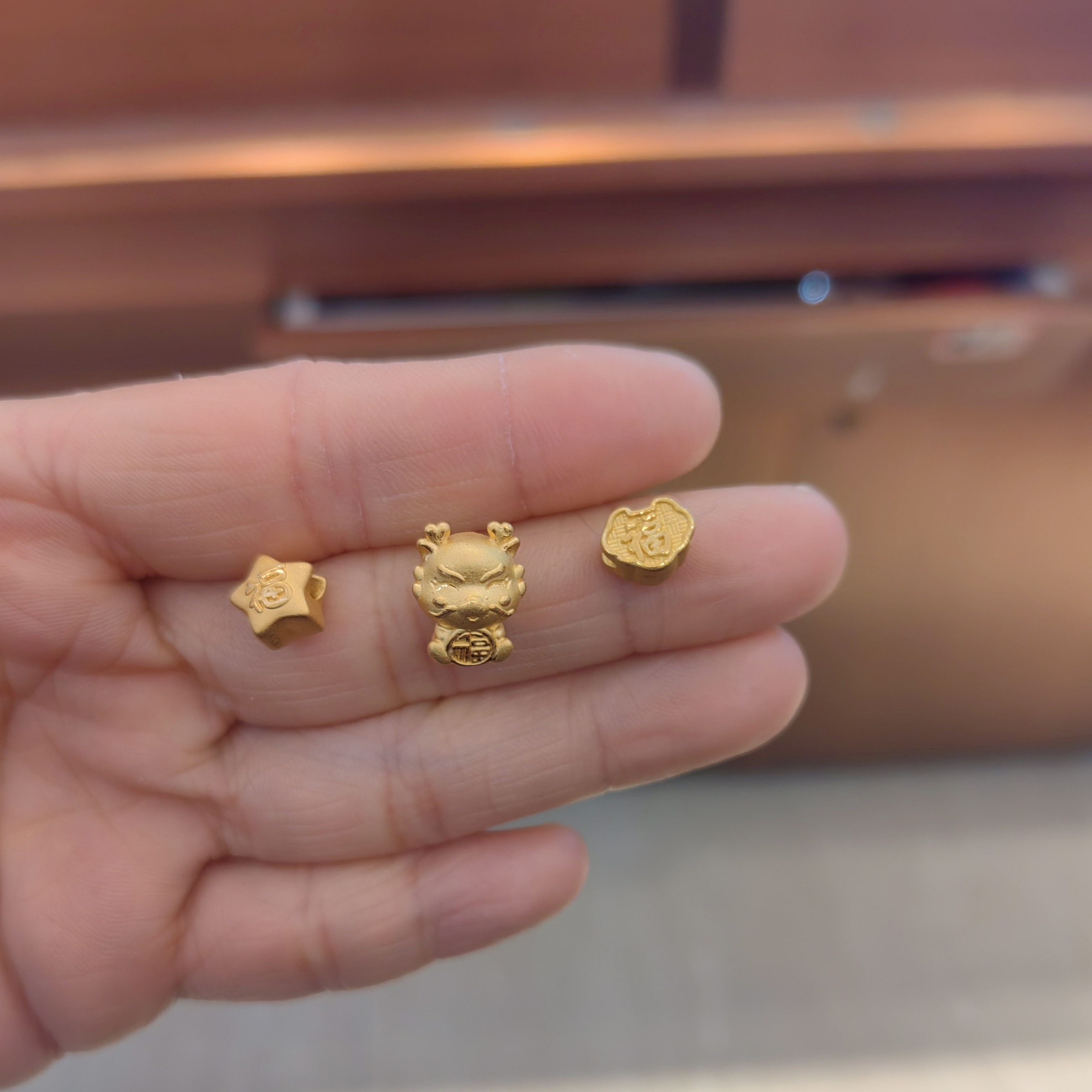 六桂福足金精美时尚生肖龙中穿