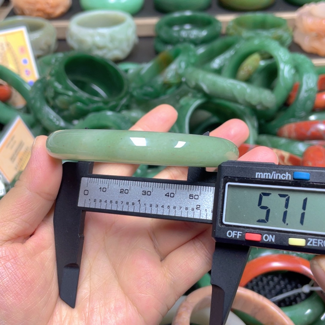 石英质玉未镶嵌手镯