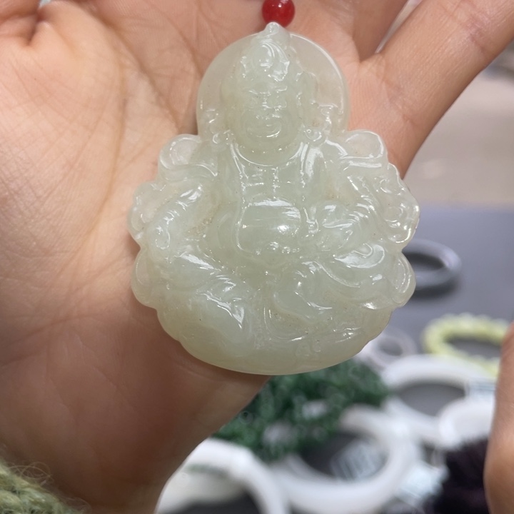 和田玉未镶嵌颈饰财神爷