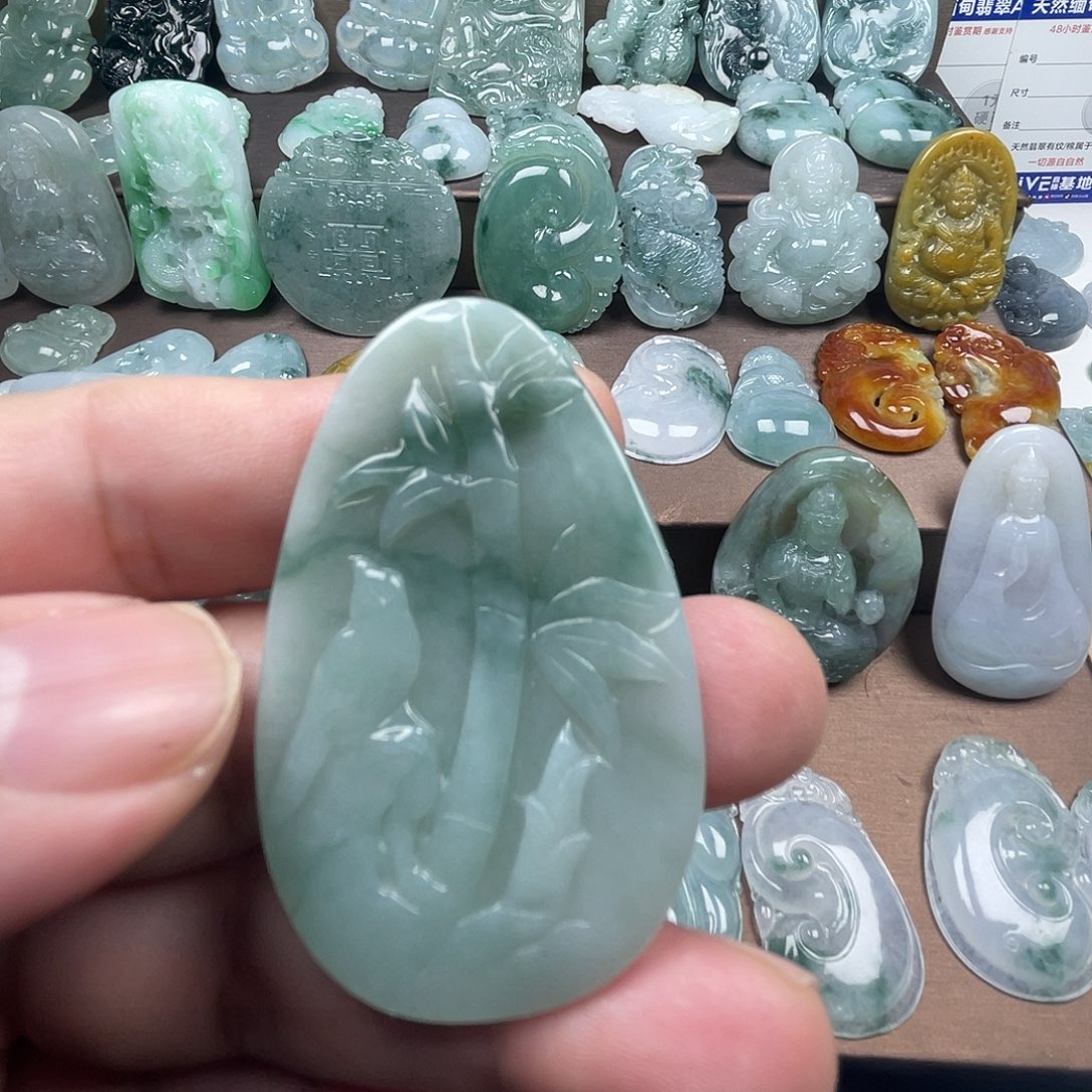 翡翠未镶嵌颈饰竹报平安