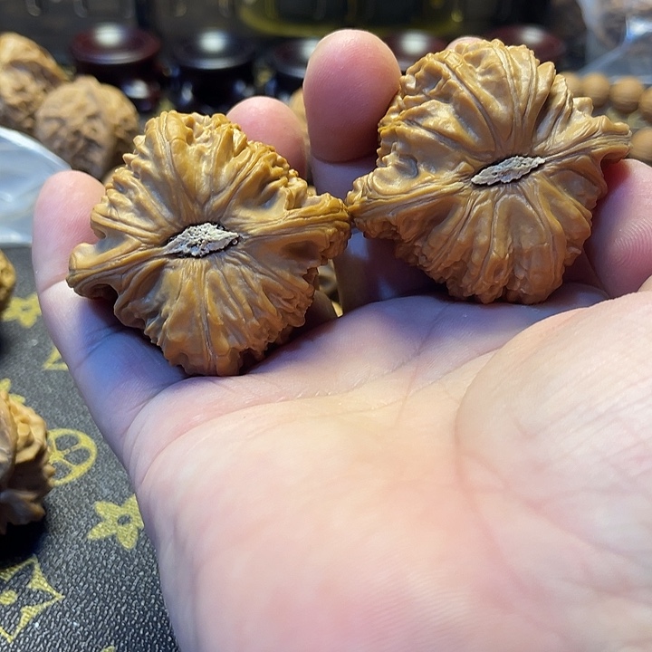 和***通吊坠文玩核桃狮子