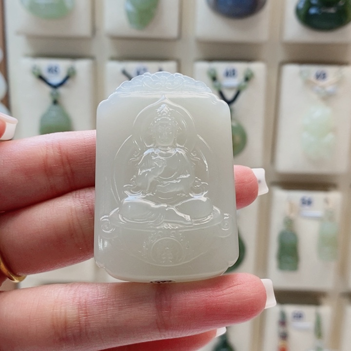 月***音和田玉未镶嵌颈饰