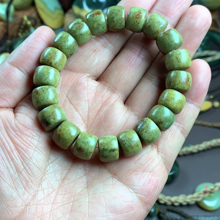 吊坠(赠链)未镶嵌岫岩河磨玉（透闪石质玉）