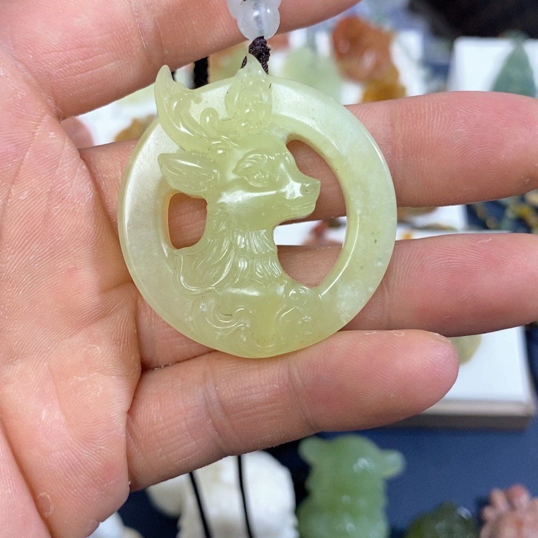 蛇纹石玉颈饰未镶嵌
