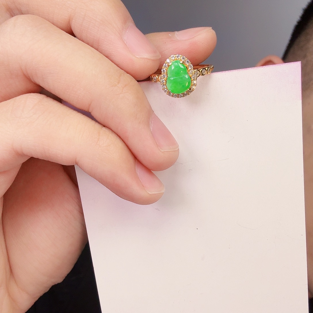 翡翠颈饰未镶嵌一件