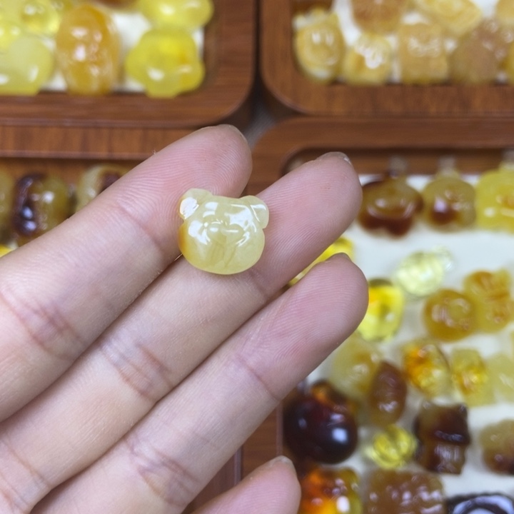 橄榄核吊坠小熊头102