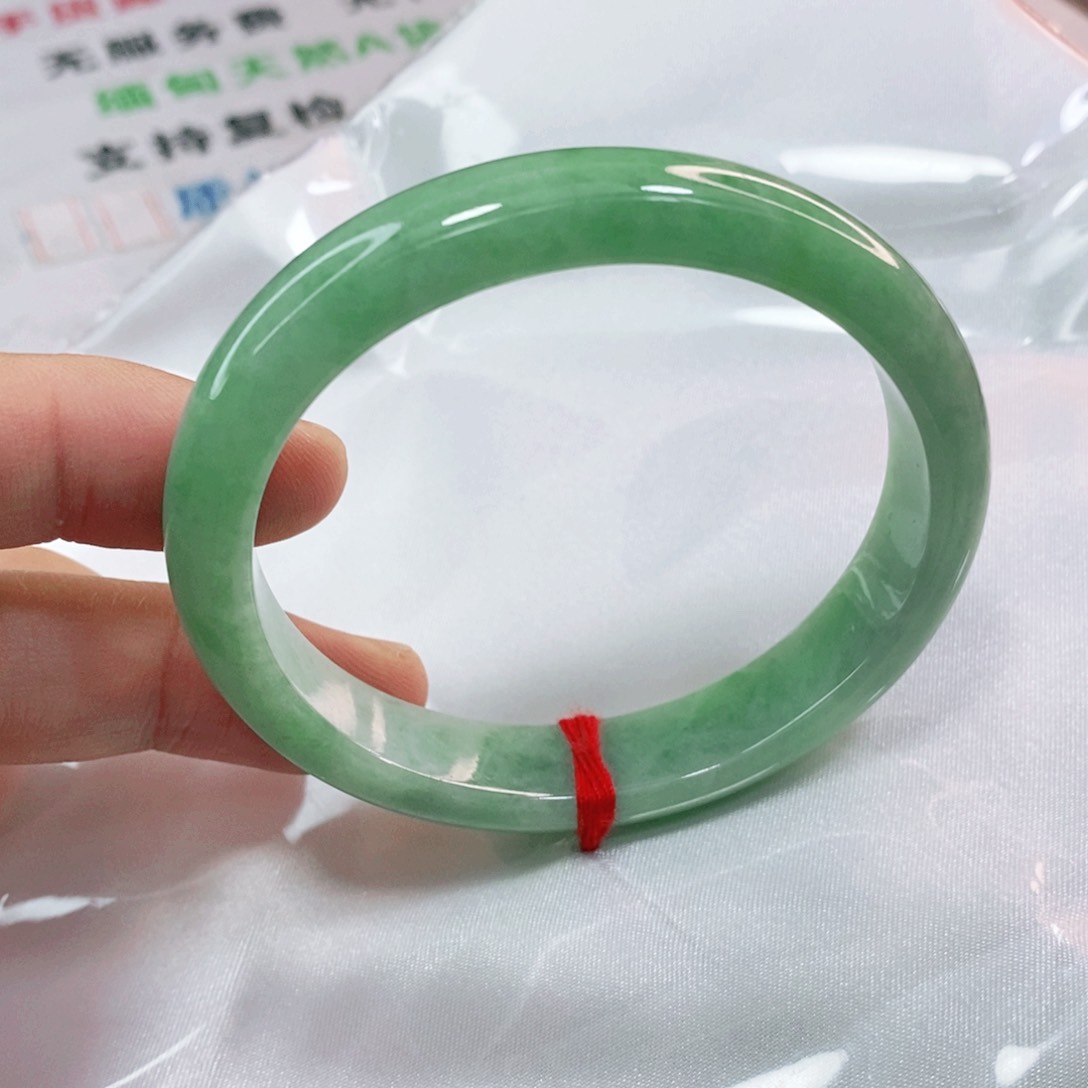 翡翠手镯未镶嵌58圈口贵妃