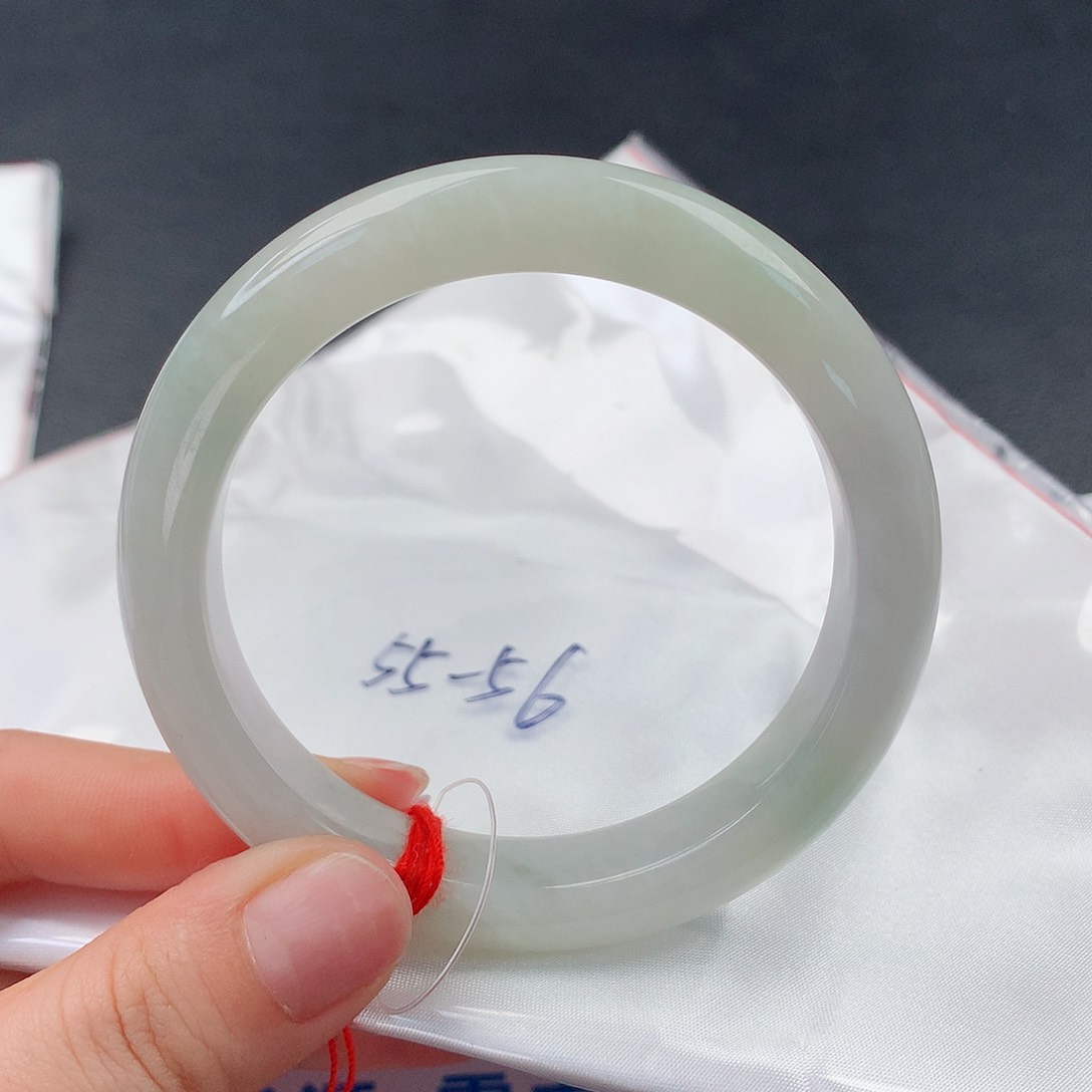 翡翠手镯未镶嵌101正56