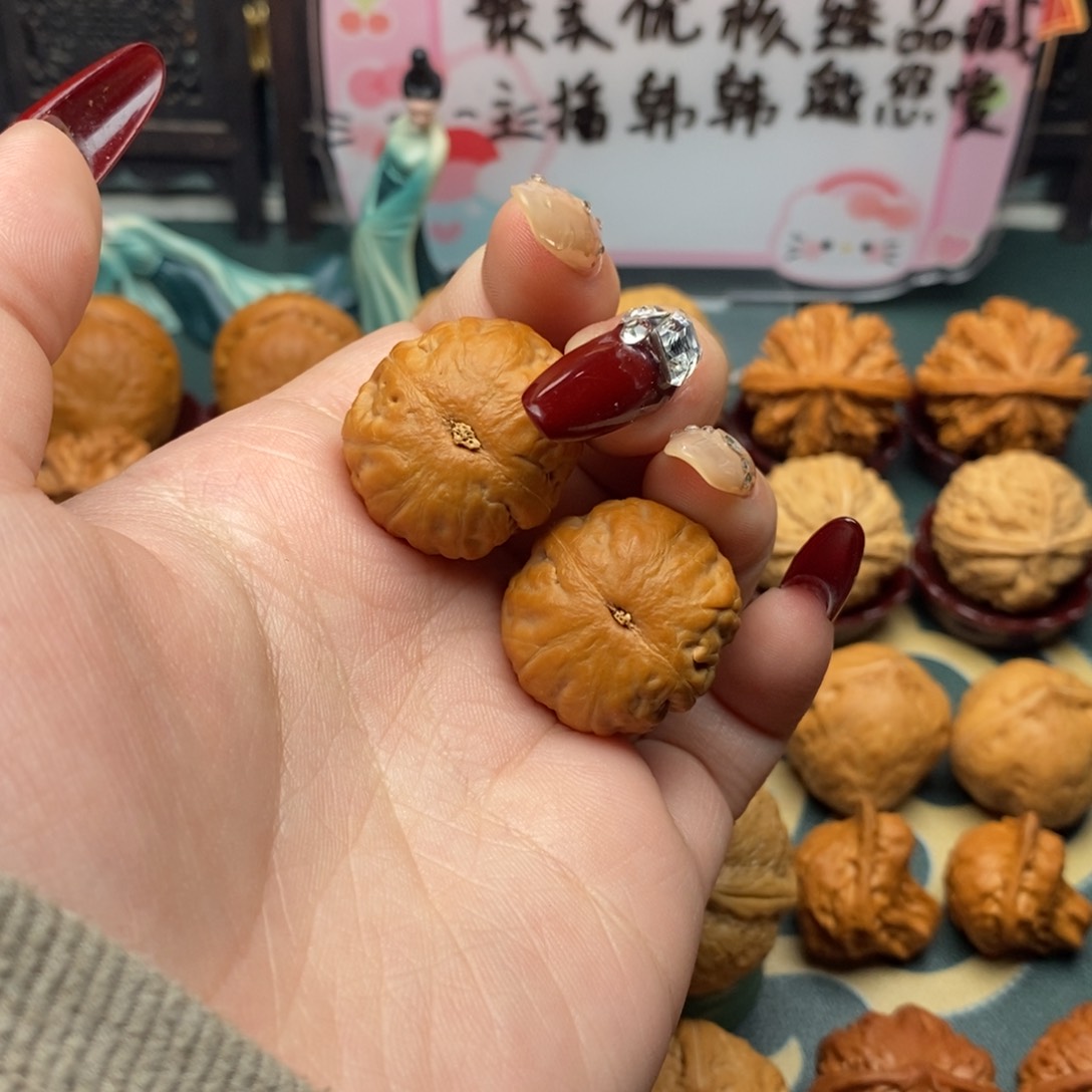 文玩核桃把件画*言玉石方尊