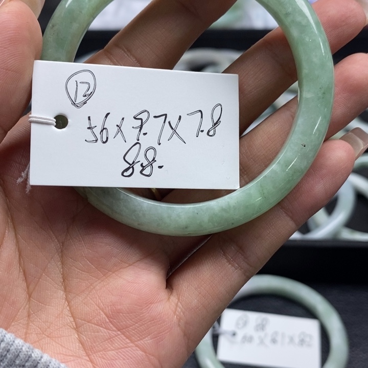 未镶嵌手镯（开口镯）翡翠