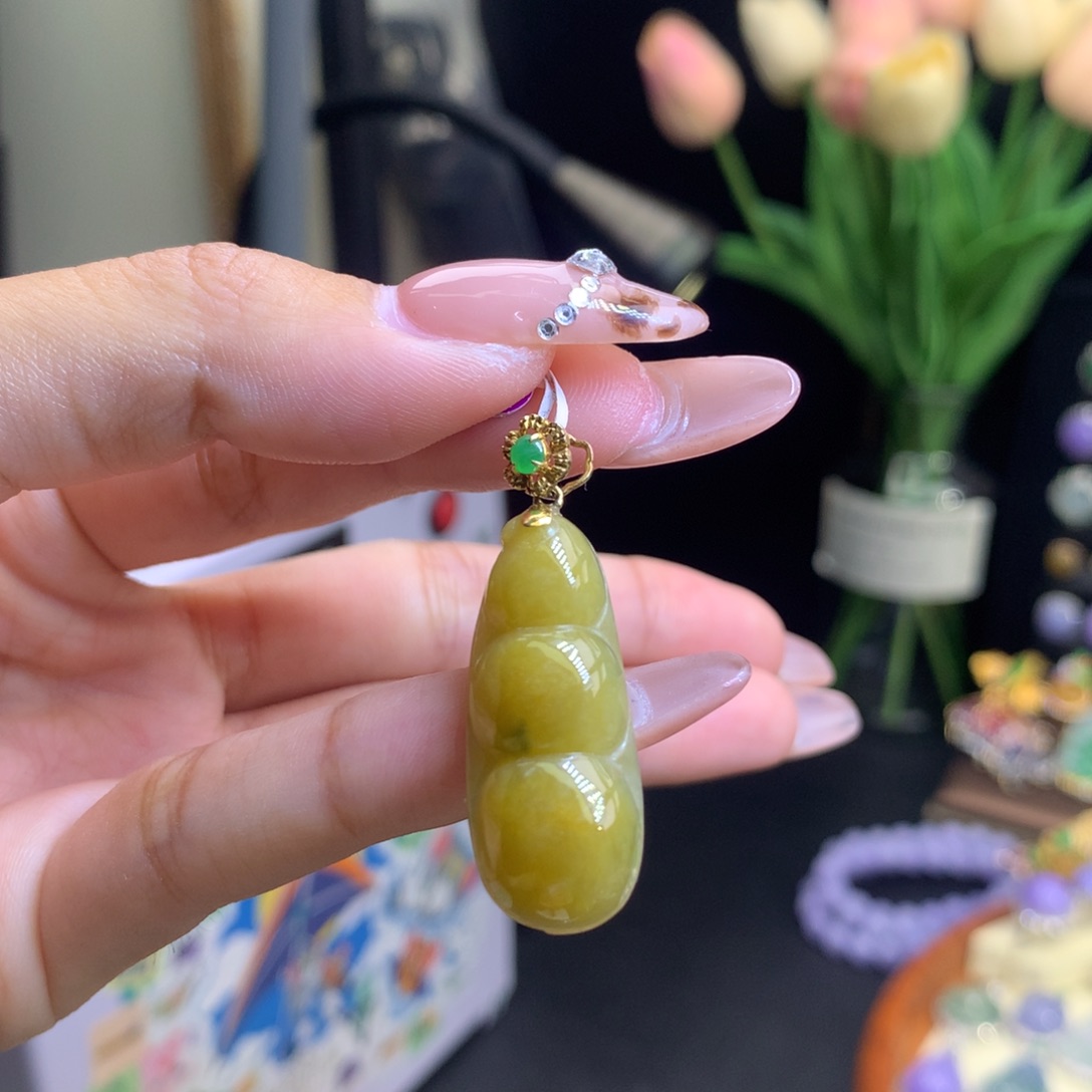 翡翠18K金镶嵌颈饰