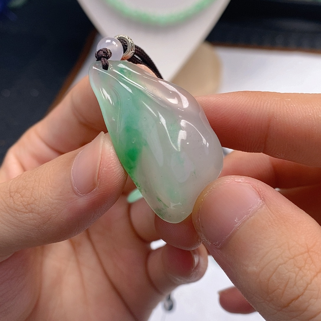 石英质玉（非洲翠）天然玉石未镶嵌