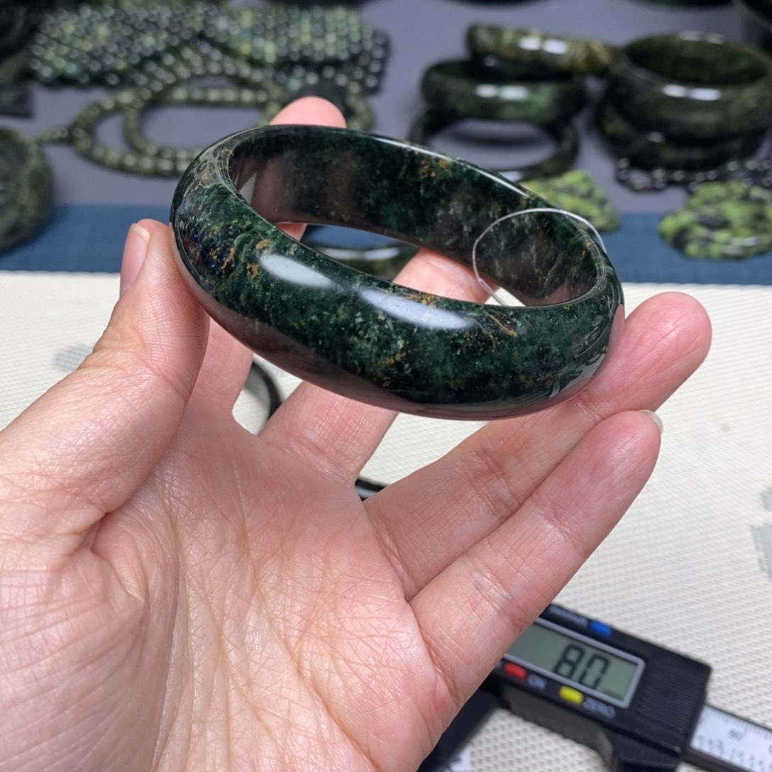 蛇纹石玉手镯未镶嵌?**天59.1×18.8×7.9mm