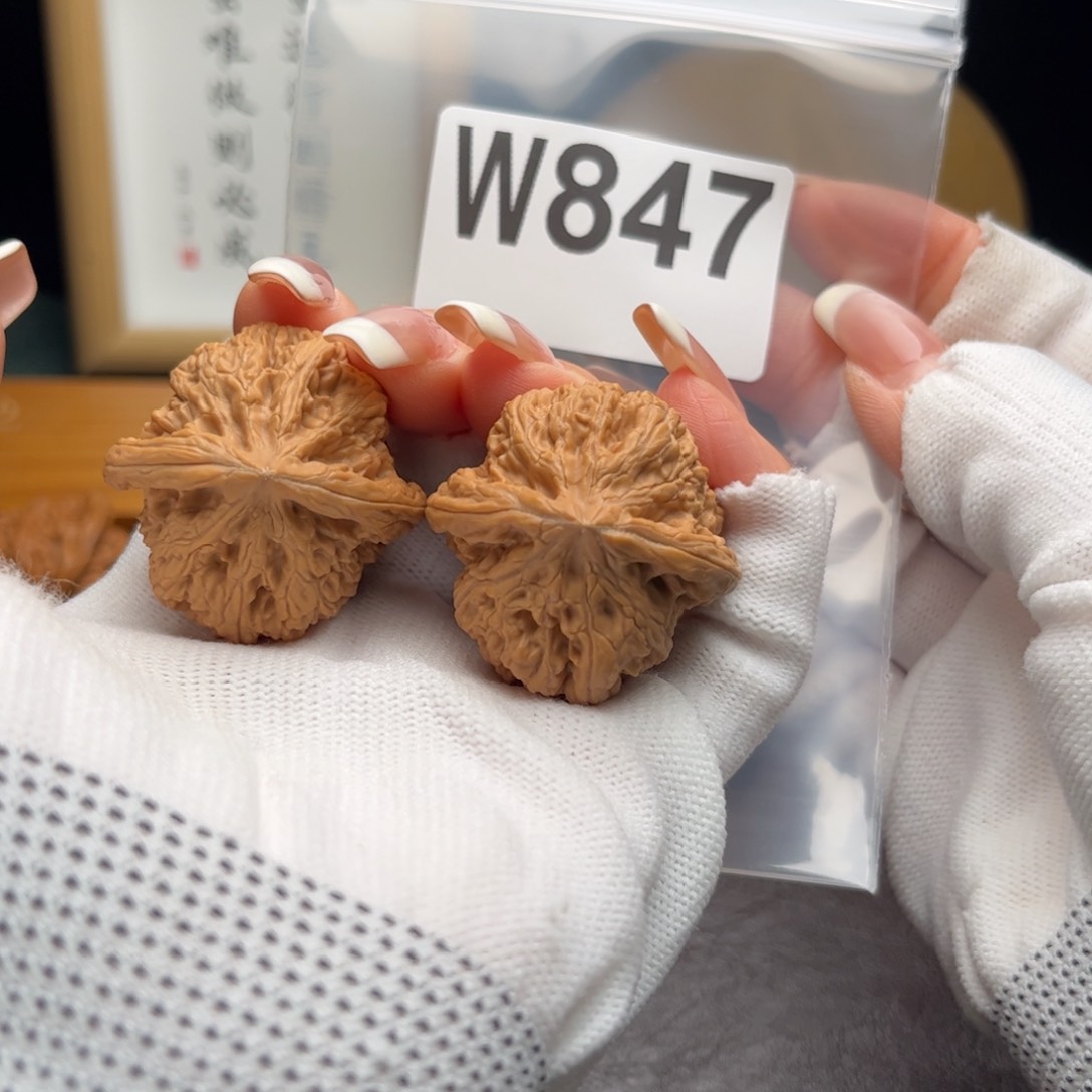 文玩核桃把件36千佛山w 847