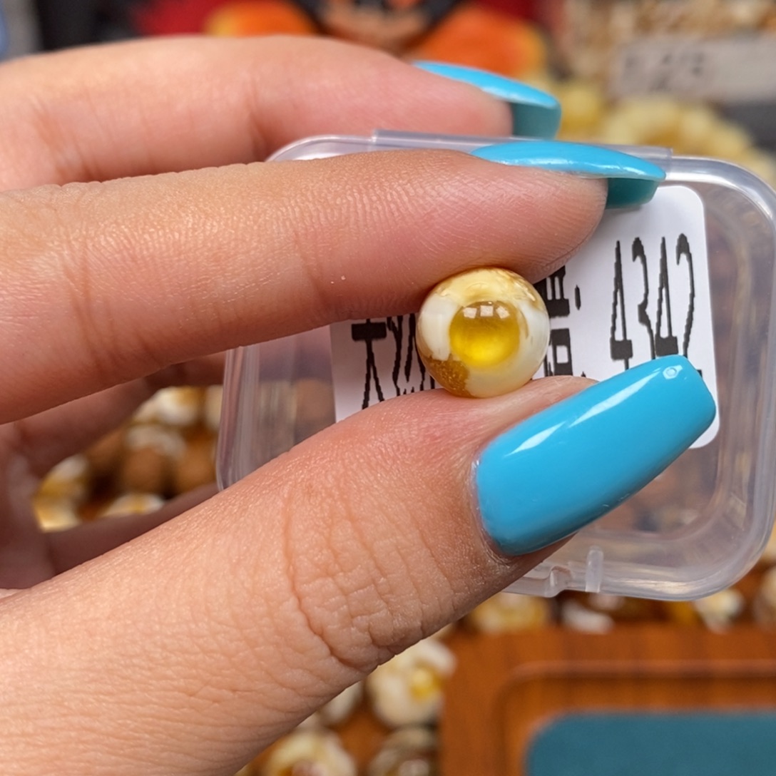 蜜蜡未镶嵌珠宝奇石4342