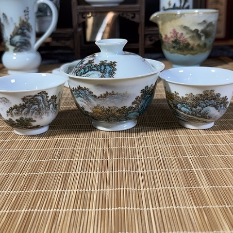 陶汪派山水汪沁粉彩