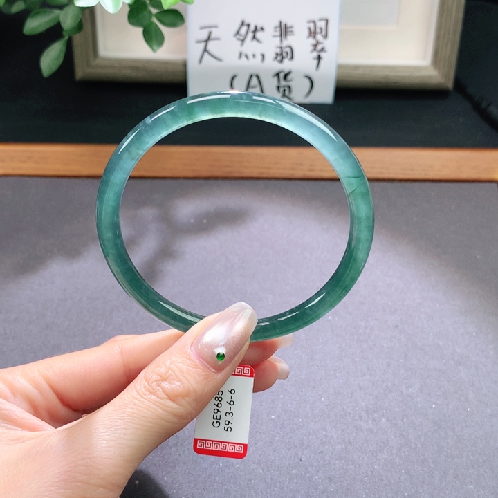 翡翠手镯未镶嵌天然翡翠手镯