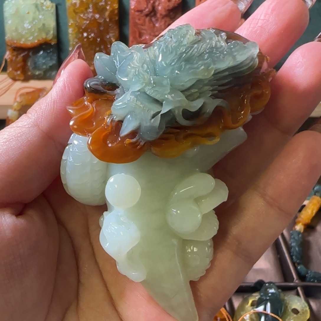 蛇纹石玉颈饰合金回*