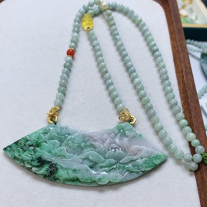 翡翠颈饰未镶嵌吊坠