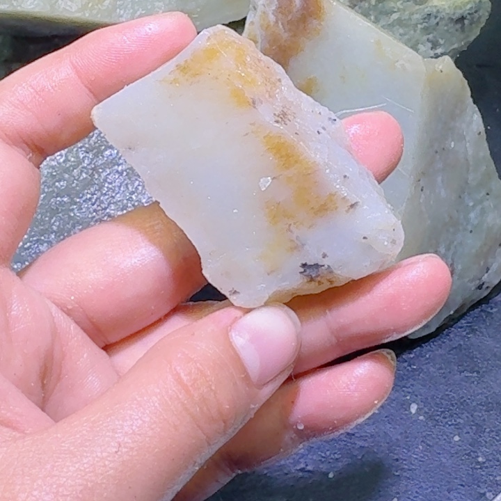 和田玉未镶嵌珠宝半成品