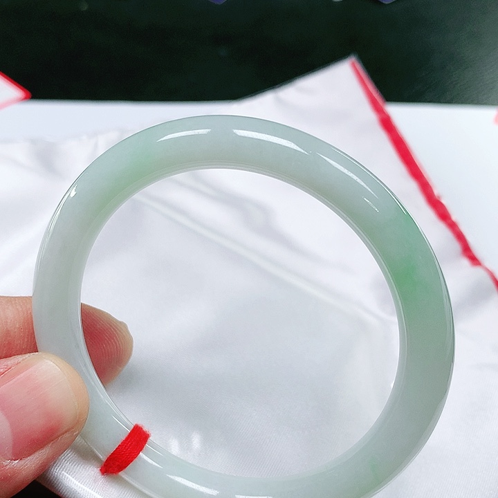 翡翠手镯（圆镯）未镶嵌翡翠手镯未镶嵌