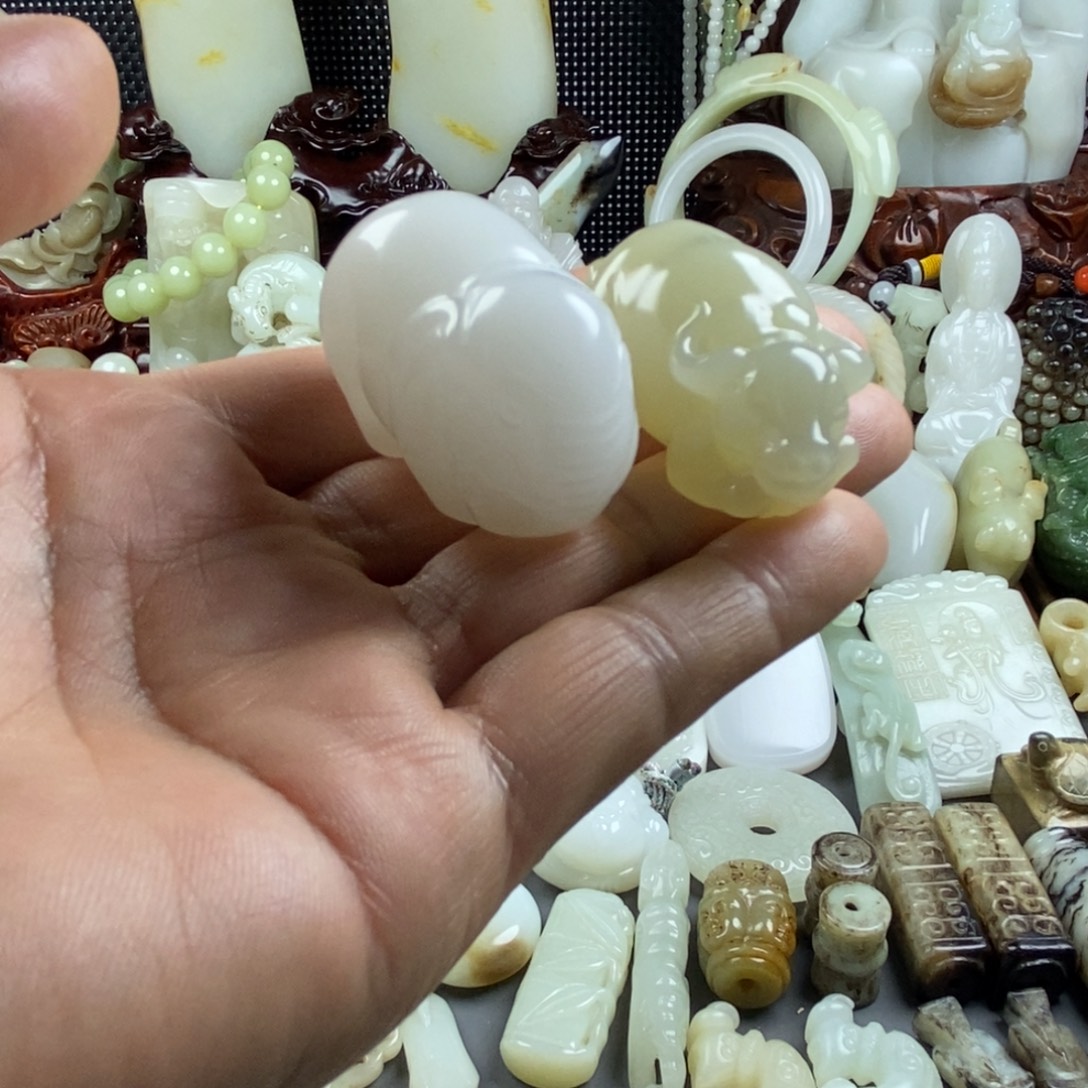 君***器和田玉（糖玉）未镶嵌颈饰