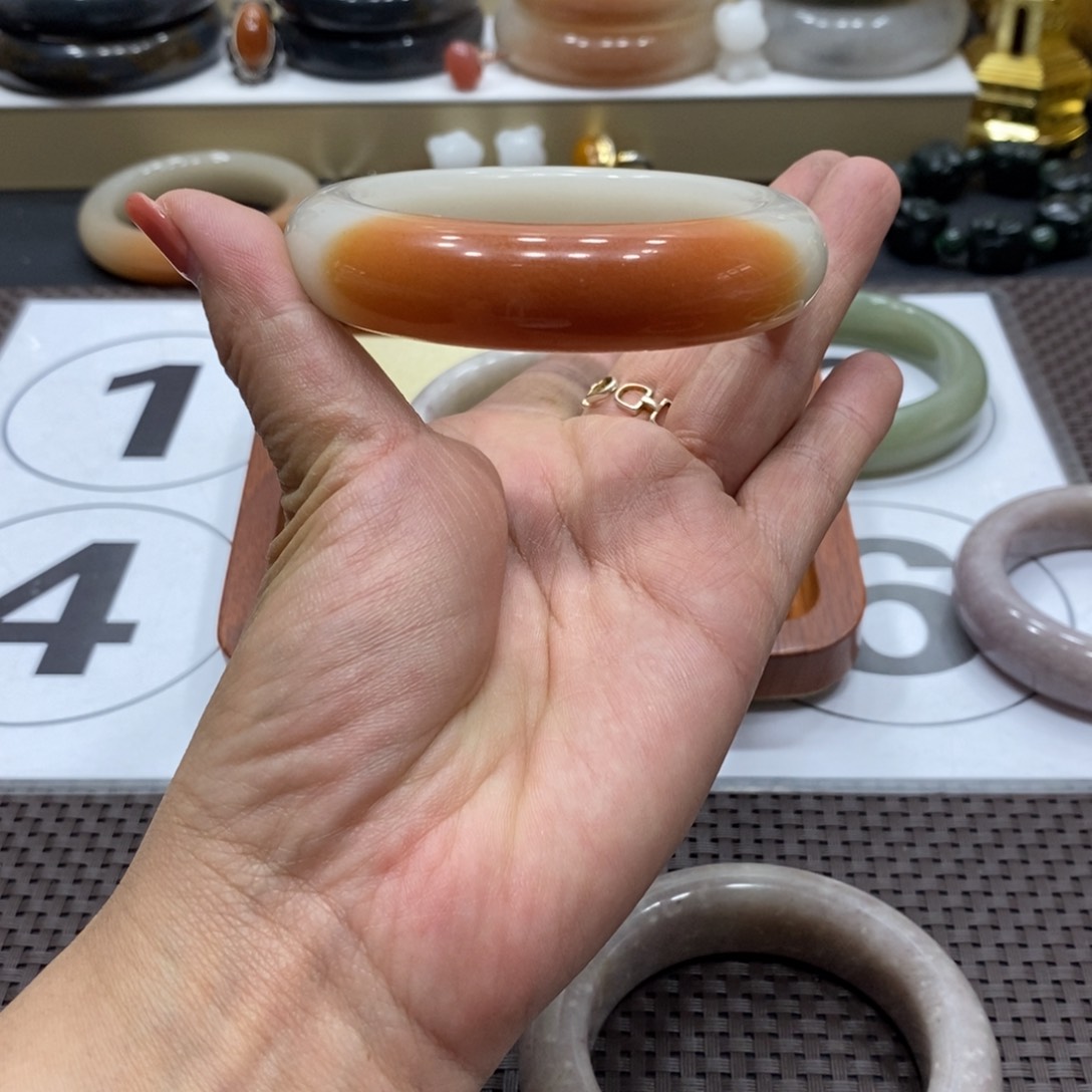 石英质玉手镯未镶嵌i*通