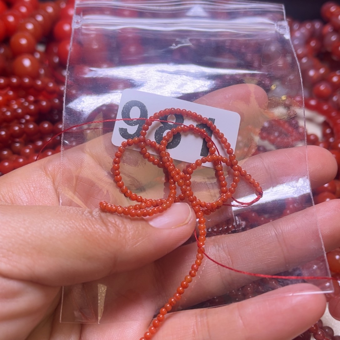 丁***娘南红玛瑙未镶嵌手链