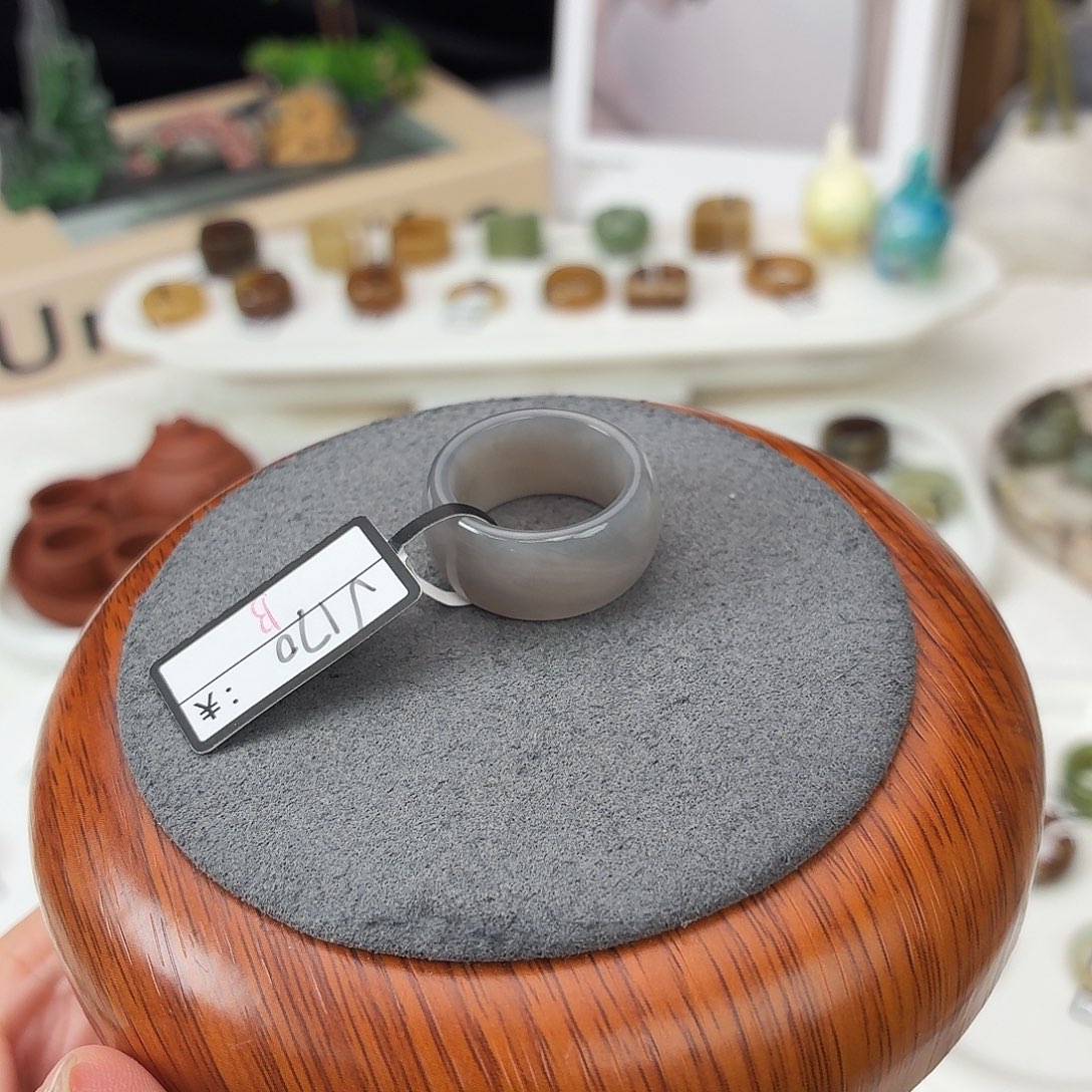 未镶嵌戒圈和田玉F21烟紫轮胎17.2不退换