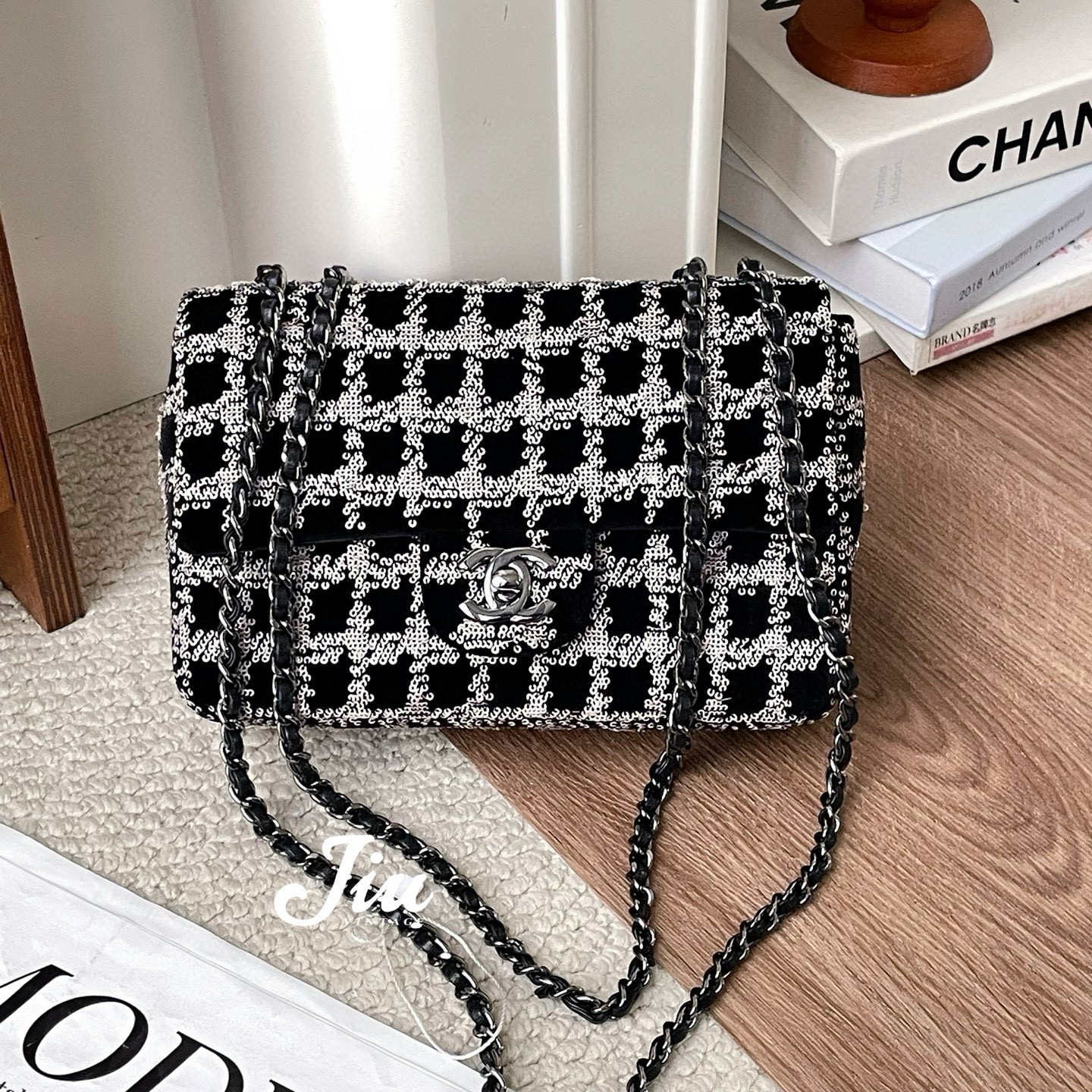 99新 Chanel/香奈儿 亮片黑白毛呢包