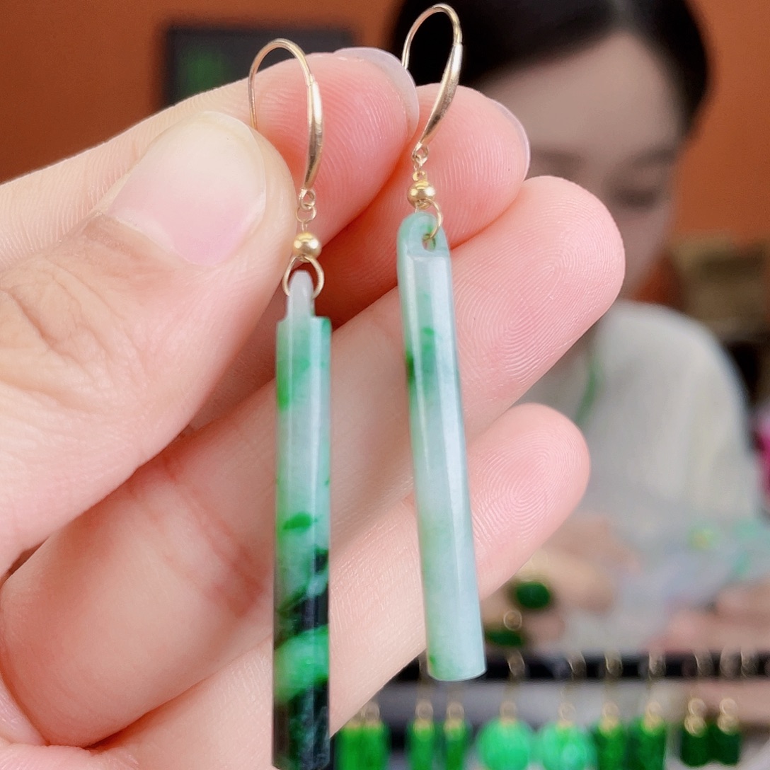 翡翠18K金镶嵌耳饰