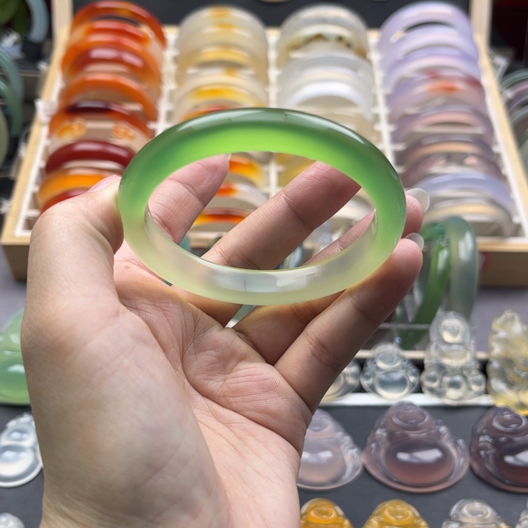 玛瑙/玉髓手镯未镶嵌58