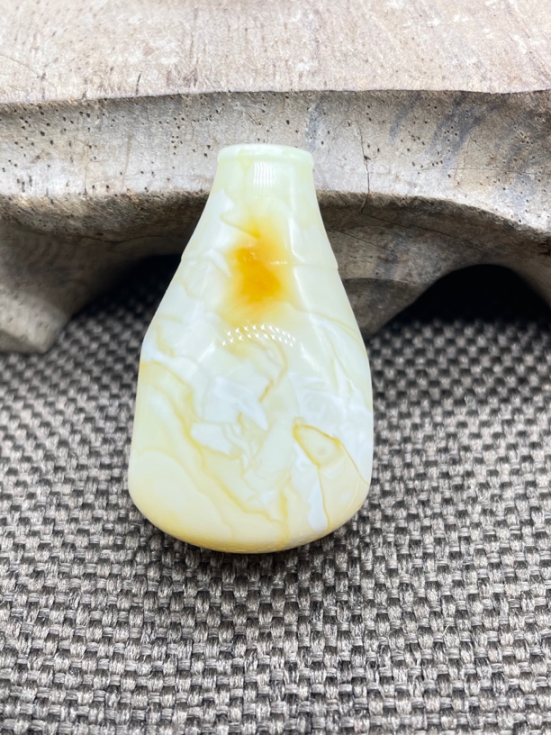 俄料原矿蜜蜡白花漆瓷白泌色妖花三通17×30mm