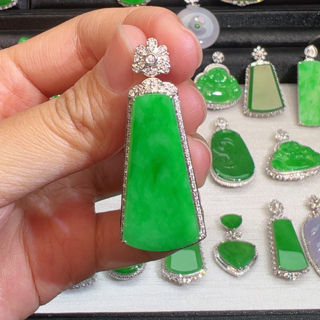 翡翠吊坠(不含链)18K金镶嵌