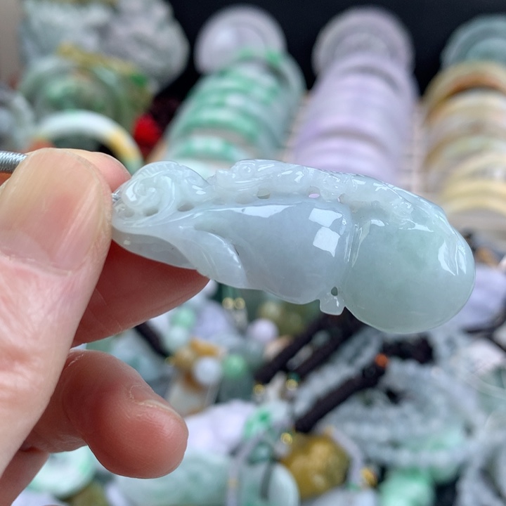 翡翠颈饰未镶嵌吊坠