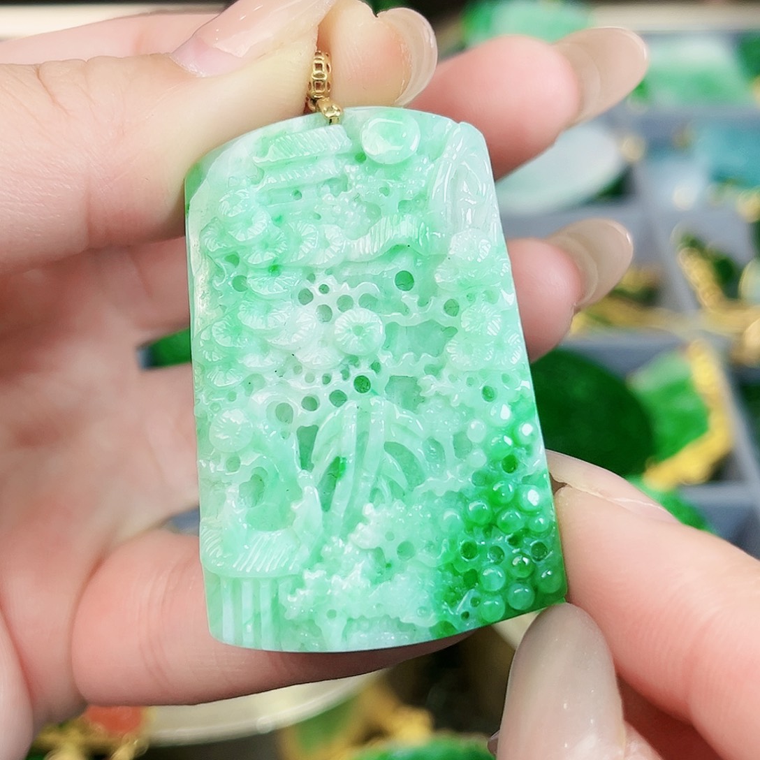 翡翠颈饰18K金镶嵌吊坠