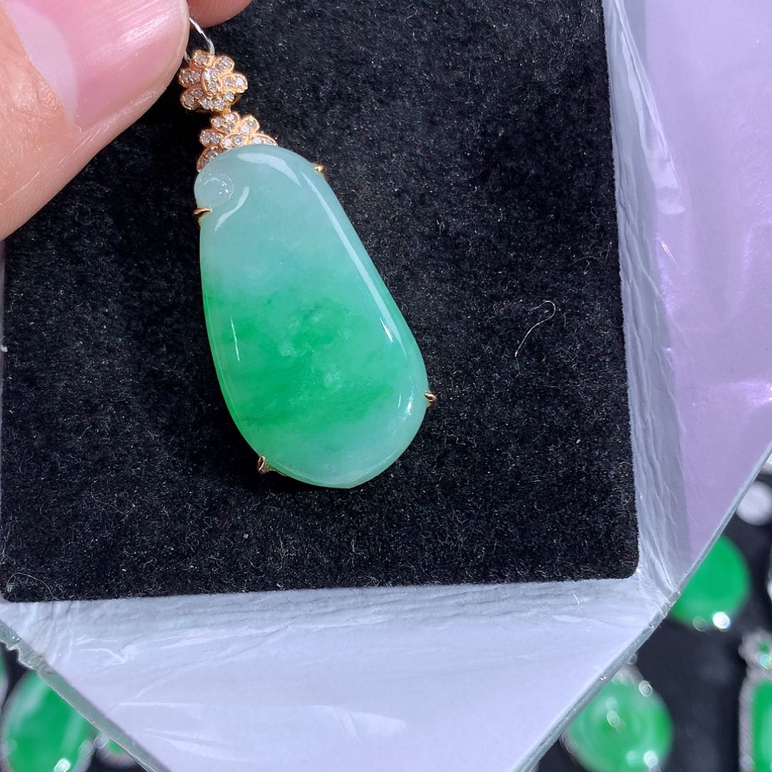 翡翠吊坠(不含链)18K金镶嵌