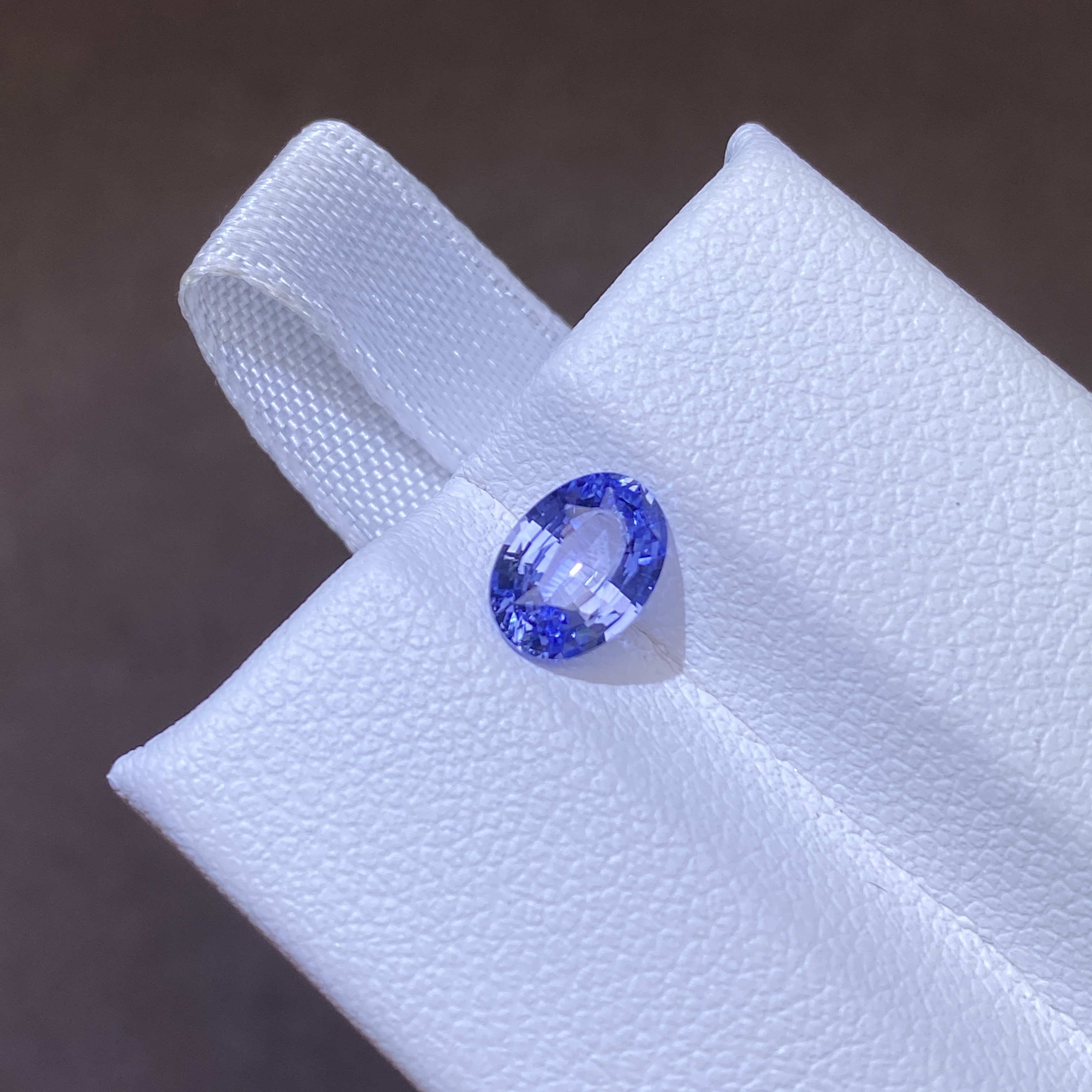 25B165 有烧蓝色蓝宝石 1.11克拉