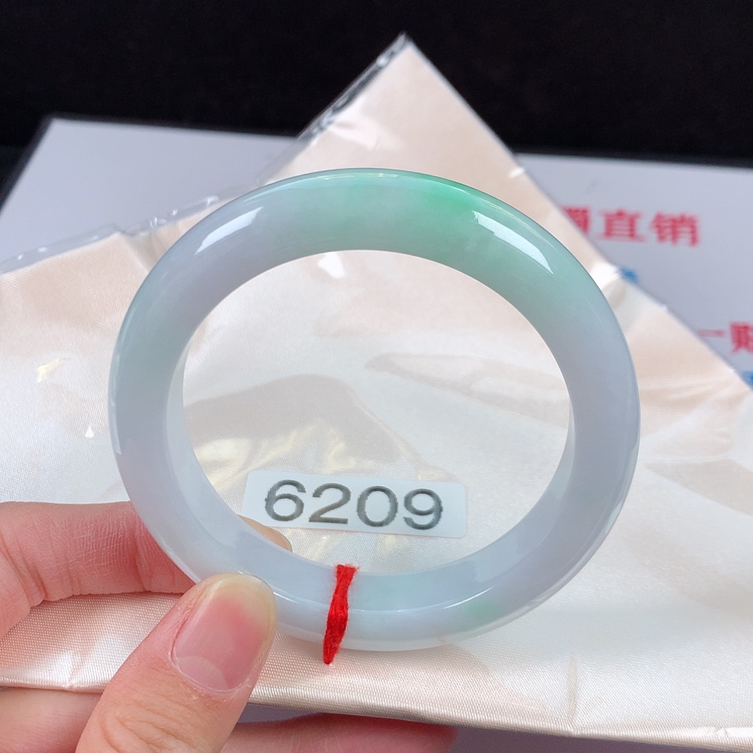 【闪购商品】翡翠手镯未镶嵌56圈口