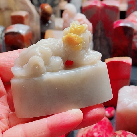 昌化石老性精品巧冻石手玩件