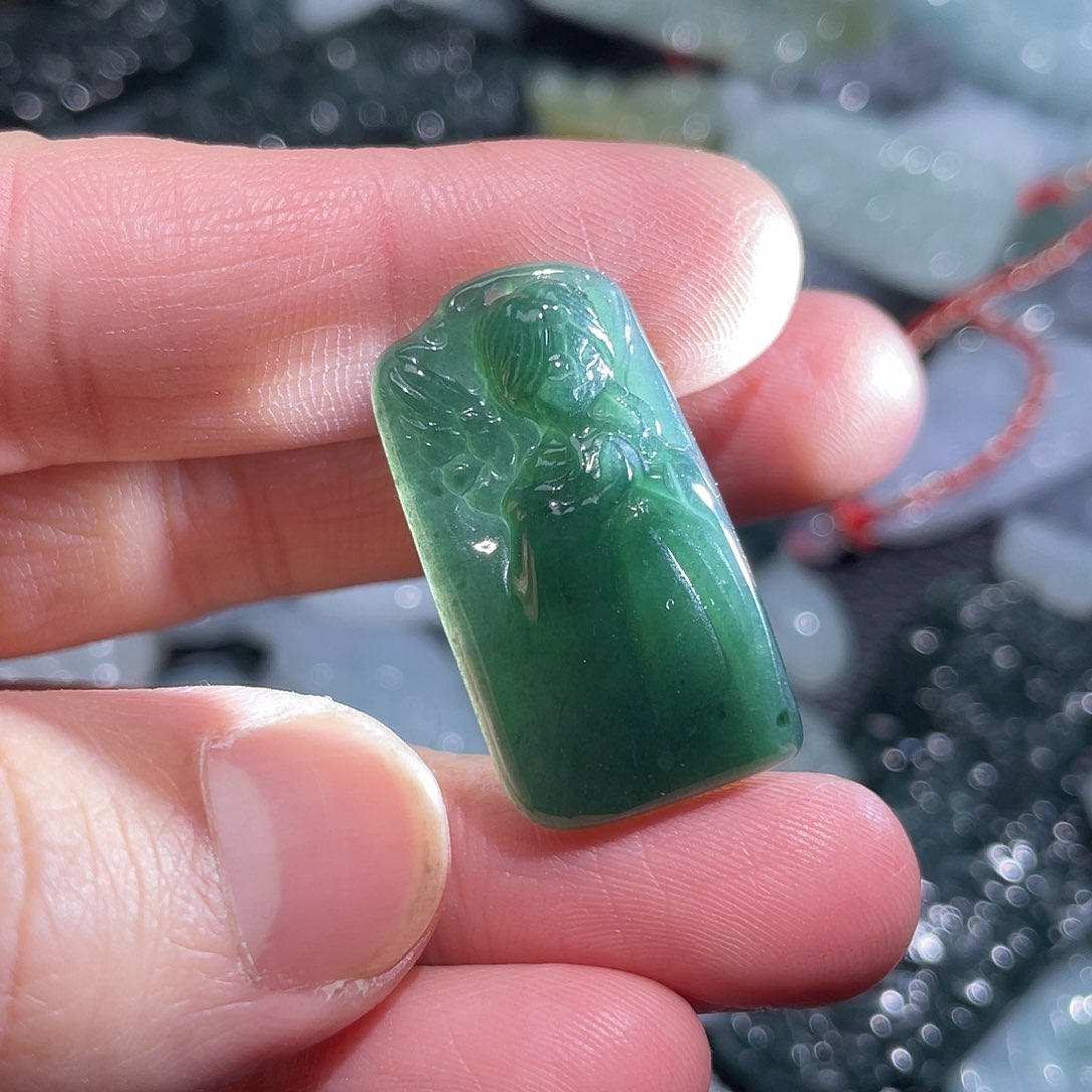 翡翠颈饰未镶嵌翡翠