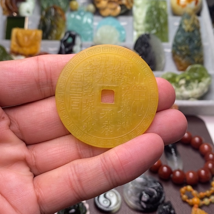 蛇纹石玉未镶嵌颈饰