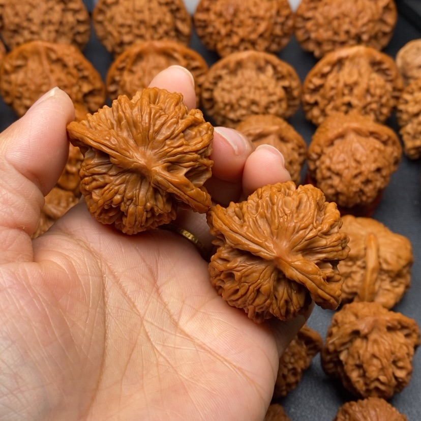 【闪购商品】文玩核桃把件虎头