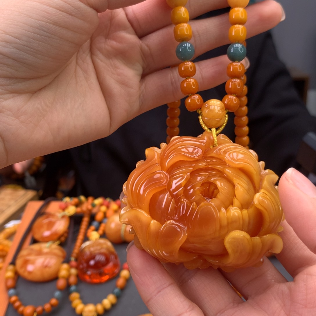 蜜蜡颈饰未镶嵌牡丹花