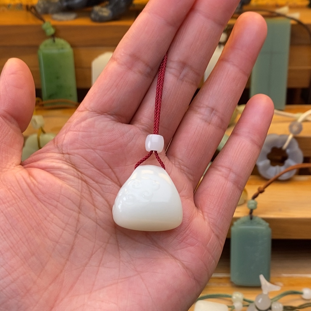 和田玉未镶嵌颈饰